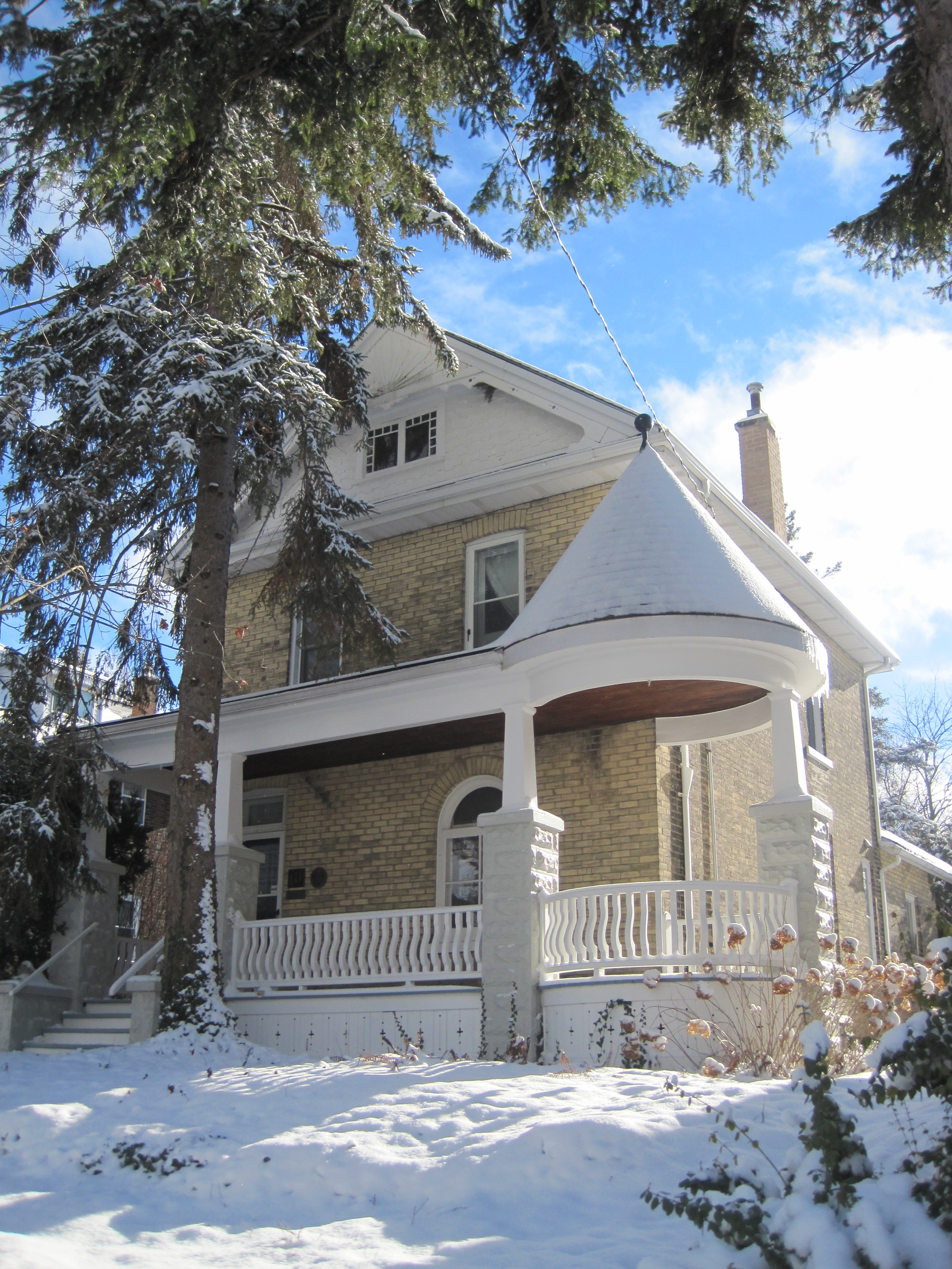 Yellow brick Queen Anne style house