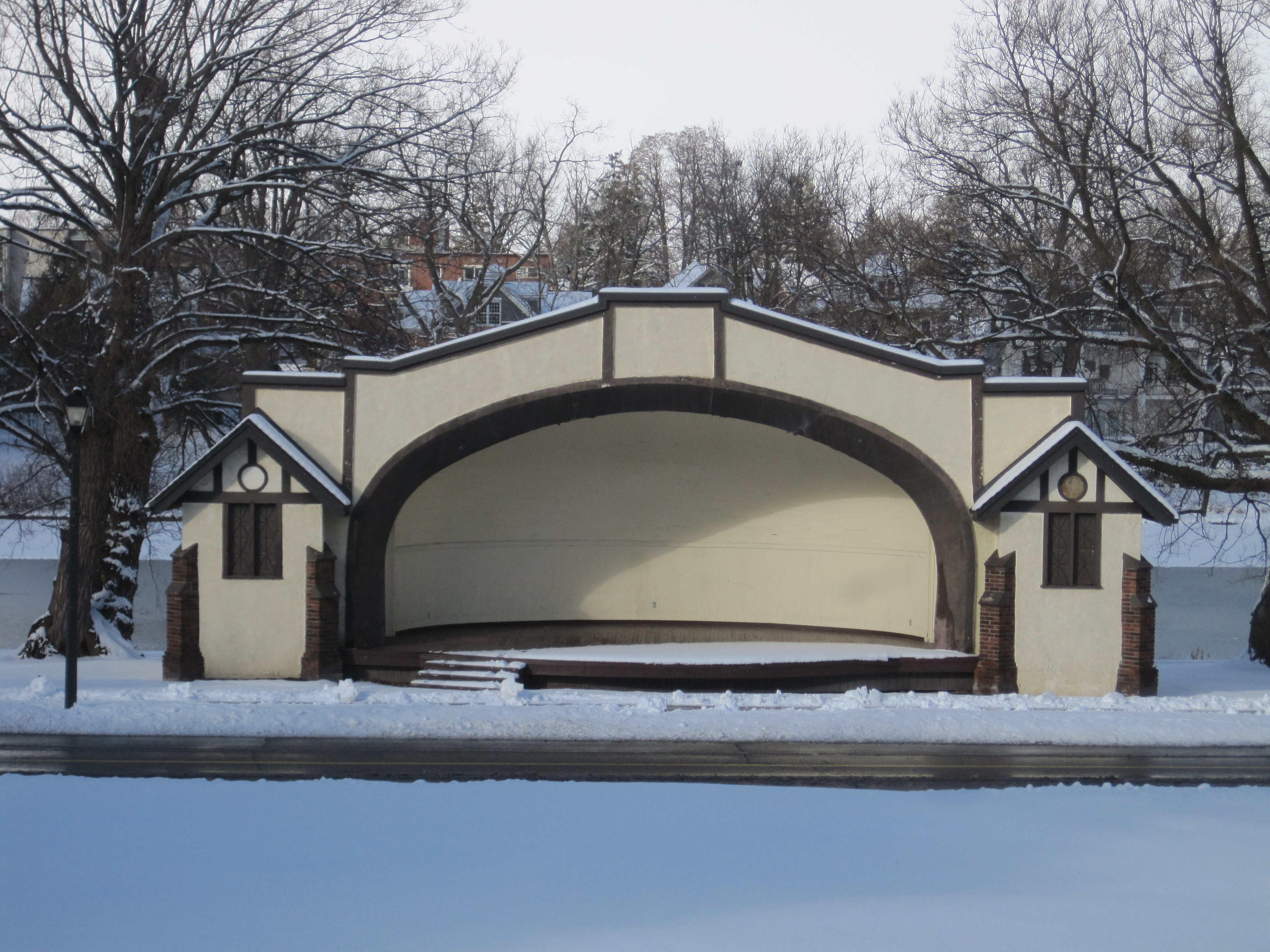 One storey open semi-elliptical shell shaped bandshell